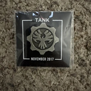 Loot Crate Lootcrate novembre 2017 Gears Of War Tank Spilla D8 - Foto 1 di 3