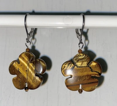 Pendientes de flor de ojo de tigre y acero inoxidable con cierre de palanca  Foto 1 de 4