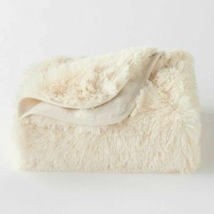 Tiro de piel mongol sintética LC Lauren Conrad, marfil 50"" x 60"" () - Imagen 1 de 3