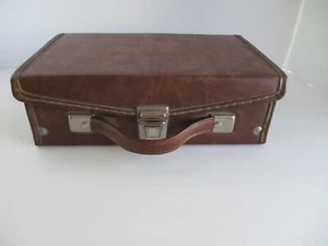 Vintage 12 Cassette Tape Storage Holder Travel Carry Case Brown Faux Leather - Imagen 1 de 7