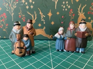 Vintage Porcelain Dept 56 Carolers Dickens Heritage Village Accessory Set of 2 - Picture 1 of 14