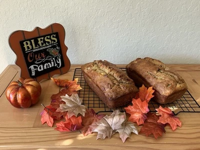 Pan de plátano casero con nueces tamaño completo ¡un pan hecho fresco! Foto 1 de 2