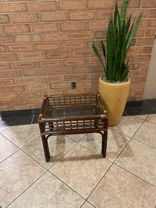 Vintage RATTAN BAMBOO SIDE END TABLE with GLASS TOP H 21 x L24 x W 19 - Picture 1 of 12