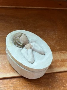Willow Tree WISHES Small Oval Resin w Brown Haired Woman w Folded Hands Trinket - Picture 1 of 10