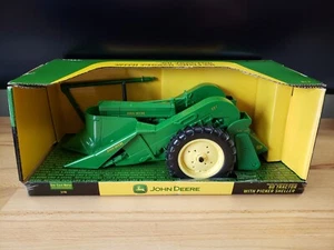 Ertl John Deere Model 60 Tractor with Picker Sheller Diecast 1:16 - Picture 1 of 10