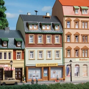 12252 Auhagen HO Fabbricato con negozio e vetrine kit montaggio scala 1:87 - Picture 1 of 3