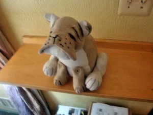  BRUTUS THE BULLDOG DOORSTOP / PAPERWEIGHT TAN SUEDE LIKE COVERING DORA DESIGNS - Picture 1 of 12