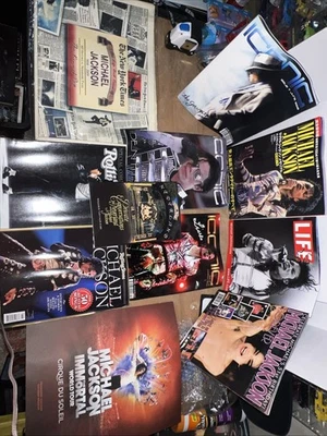 Michael Jackson’s Magazine Lot Of 10 And One Book - Image 1 of 4