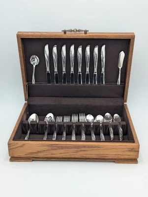 Juego de cubiertos plateados Rogers Oneida LILAC TIME 1881 51 piezas con cofre de madera Foto 1 de 4
