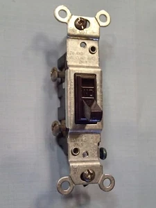 Erdungsschalter braun 15 Amp - Bild 1 von 1