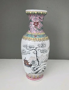 Jingdezhen Famille Rose Vase/Szenic Winter Snowy Mountain Lake with Red Pagode  - Bild 1 von 14