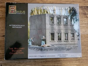 Pegasus Hobbies 1/72 Germansin Berlin 1945 (The Museum Collection) - Picture 1 of 12