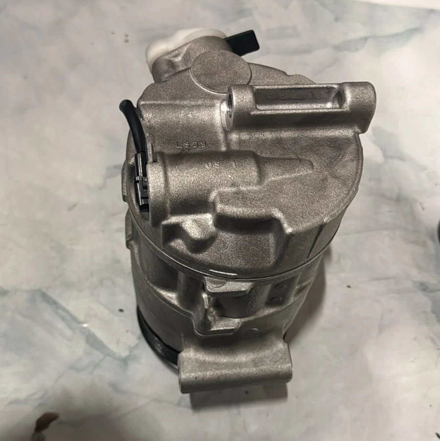 AC Compressor Mercedes Benz C230 C230 C240 C250 C280 C300 CL500 2001- 2012 - Image 1 of 4