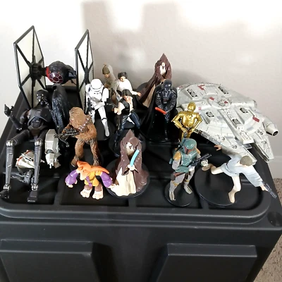 LOTE de 18+ figuras de Disney Star Wars de colección adornos para pasteles Lucas Film Darth Vader TA Foto 1 de 4