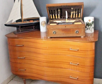 Très rare commode, violon en placage d'acajou.  Ouvrant à 3 tiroirs - Photo 1/4