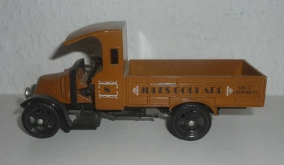 CORGI CLASSICS / MODELLAUTO / 823 / RENAULT TRUCK ( 1926 ) / #643# - Bild 1 von 3