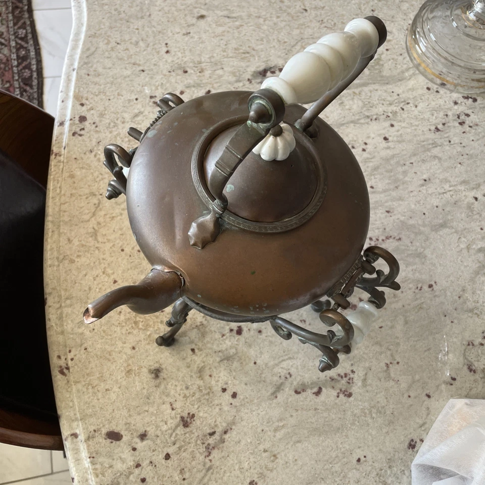 СТАРИННЫЙ МЕДНЫЙ ЛАТУННЫЙ ЧАЙНИК ЧАЙНИК НА ПОДСТАВКЕ - Изображение 1 из 4