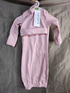 Set abito da notte e cappello Carter’s Preemie rosa chiaro lungo fino a 18" e 6 libbre nuovo con etichette - Foto 1 di 3