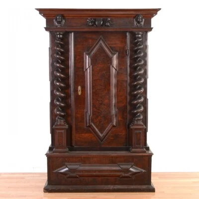 Итальянский барочный резной ореховый барочный шкаф - 17/18 в. - Изображение 1 из 4