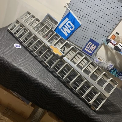 1981 1982 Squarebody Grille 14021296 Chevrolet C10 Pickup K5 Blazer Silverado GM - Image 1 of 4