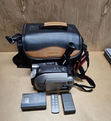 JVC Camcorder  GR-AXM900UCompact VHS  Remote Control Battery Tape Camera Bag  - Image 1 of 4