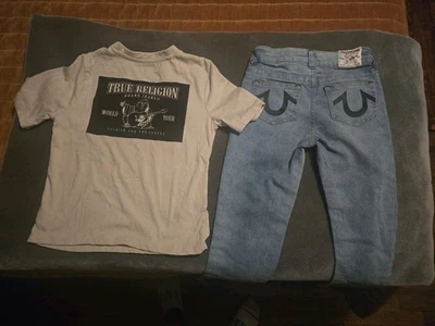 Pantalones de mezclilla y camiseta True Religion para niños talla 6 Foto 1 de 2