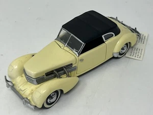 Die Cast~Franklin Mint~1:24~1937 Cord 812 Convertible~Yellow~w/Removable Top - Picture 1 of 8