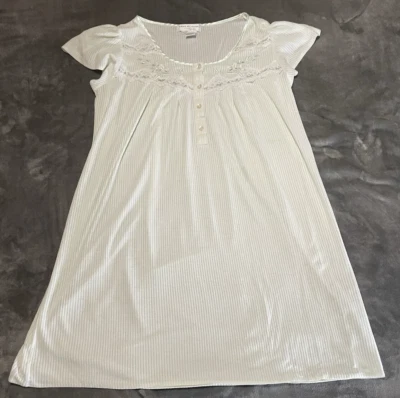 Miss Elaine Nightgown Classics Light Green Flutter Sleeves Embroidered Size L - Image 1 of 4