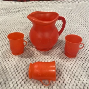 Vintage 1980s Smiling Kool-Aid Man Red Plastic 2 Qt Pitcher 80s plus 3 cups - Picture 1 of 8