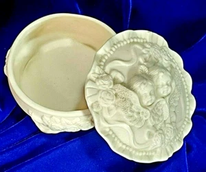 Trinket Box Cherubs Angels & Roses Ivory Bisque Porcelain - Picture 1 of 6