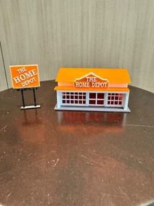 HO Home Depot Building - Picture 1 of 3