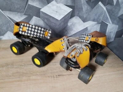 ANCIENS PATINS A ROULETTES VINTAGE RETRO DAMIER - Photo 1/3