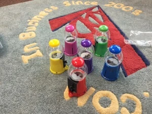 6 PORTAMONETE/CARAMELLE NUOVI DI QUALITÀ, 6 COLORI, BOMBONIERA/FESTA PER BAMBINI, SPEDIZIONE GRATUITA - Foto 1 di 1