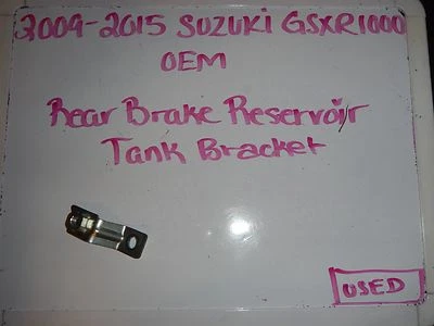 2015 2009-2016 Suzuki GSXR1000 задний тормоз резервуар бак кронштейн деталь 69750-47H00 - Изображение 1 из 2