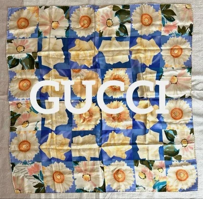 Bufanda de Seda Gucci Patrón Floral Talla Grande Usada Excelente Estado de Japón Foto 1 de 3