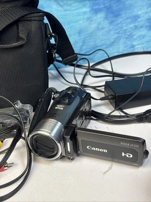Canon Vixia  HF-200 digital video camera - Image 1 of 4