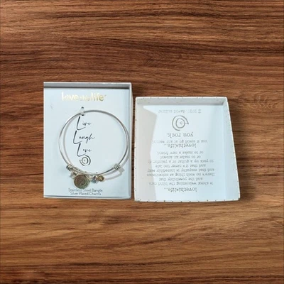 Brazalete Love This Life de acero inoxidable con dijes nuevo Foto 1 de 4