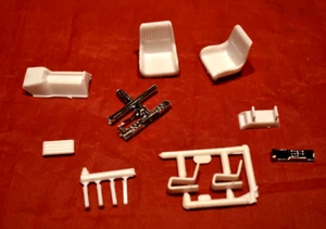 AMT 1965 Pontiac Bonneville Custom Interior Parts 1/25 - Picture 1 of 2