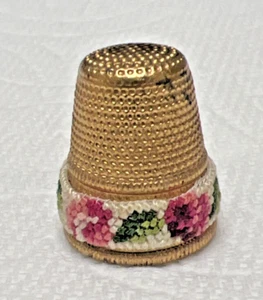Vintage Thimble w Micro Petite Point Pink Rose Floral Band Gold Tone Metal - Picture 1 of 9