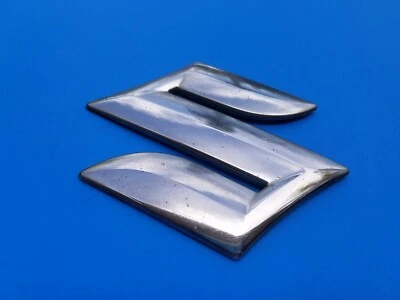 2006-2013 SUZUKI SX4 GRAND VITARA GRADE FRONTAL EMBLEMA CROMADO EMBLEMA USADO FABRICANTE DE EQUIPAMENTO ORIGINAL A16 - Imagem 1 de 3