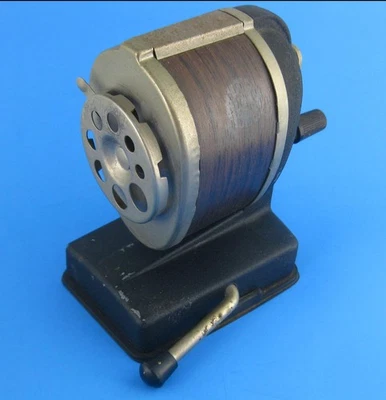 Sacapuntas de lápices de grano de madera Boston de colección base de succión manivela manual Foto 1 de 4