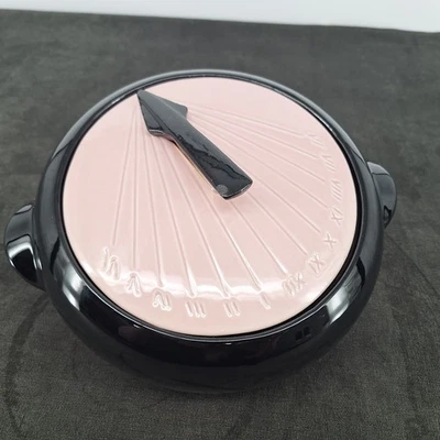 1950's MCM Shawnee KENWOOD BLACK and PINK Casserole Dish SUNDIAL LID EXCELLENT - Image 1 of 4