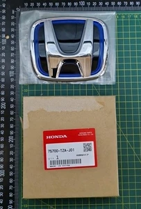 NEW Honda Jazz FRONT BADGE EMBLEM E-HEV GR 2020-2022 / 75700-TZA-J01 GENUINE  - Picture 1 of 4