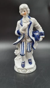 Porzellanfigur blau/weiß "Junger Mann" - Bild 1 von 5