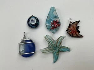 5 Lot Of 5 Unique Art Glass Pendants Starfish Frog Fish Wire Wrapped One - Picture 1 of 9