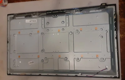 32” Hisense LED LCD TV MODEL 32K20DW, for parts: SCREEN AREA ONLY - Image 1 of 4