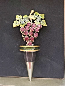 Olivia Riegel Flasche / Weinstopfen Vintage Trauben mit Swarovski Kristallen - im Karton - Bild 1 von 5
