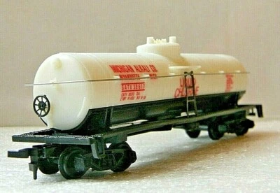 Model Power Tank Car ~ MICHIGAN ALKALI ~ GATX 39617 liquid Chlorine - HO - Image 1 of 3