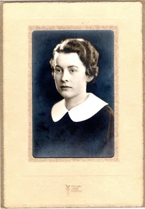 STUDIO PHOTOGRAPH PORTRAIT VINTAGE FAMILY GIRL ROCHESTER N.Y. 1920'S - 6" X 9" - Picture 1 of 1