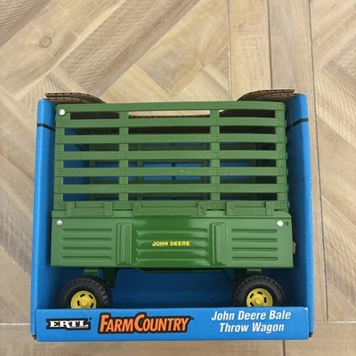 Ertl: John Deere Bale Throw Wagon: 1/16 Scale: Original Box: Vintage 1994 - Image 1 of 4